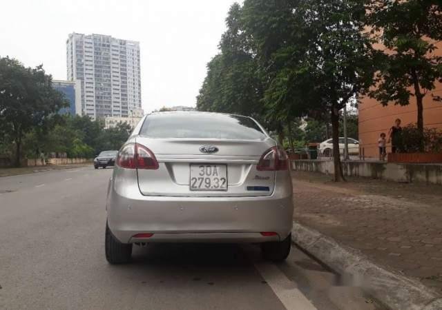 Bán xe Ford Fiesta 2012, màu bạc, 295tr