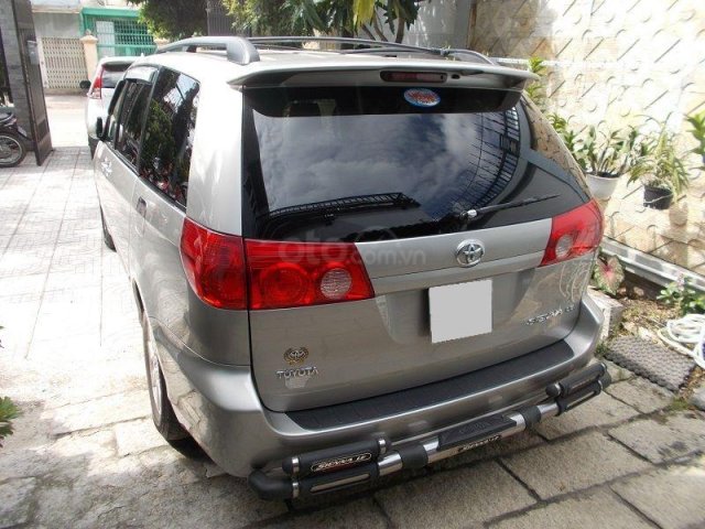 Gia đình cần bán Toyota Sienna 2009 le nhập Mỹ, bản full màu bạc