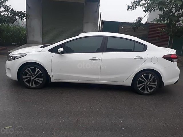 Bán Kia Cerato đời 2018, màu trắng, số sàn