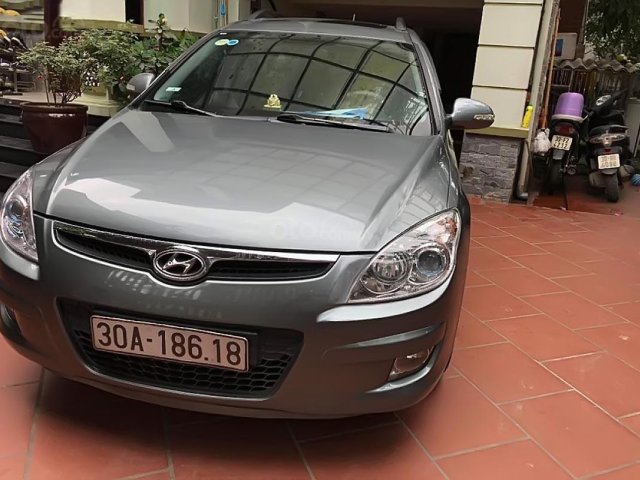 Gia đình bán Hyundai i30 CW 1.6 AT sản xuất năm 2009, xe nhập0