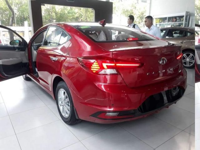 Bán Hyundai Elantra 1.6AT sản xuất năm 2019, màu đỏ, giá 645tr