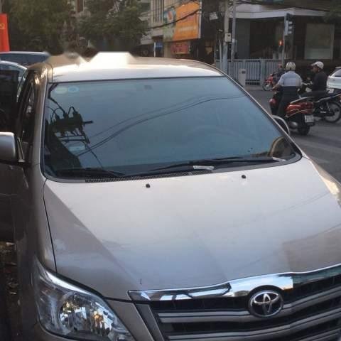 Cần bán lại xe Toyota Innova 2016 xe gia đình