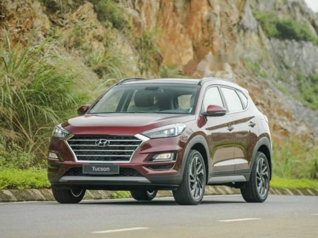 Cần bán xe Hyundai Tucson năm sản xuất 2019, màu đỏ0