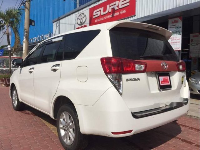 Cần bán xe Toyota Innova năm 2018, màu trắng, nhập khẩu