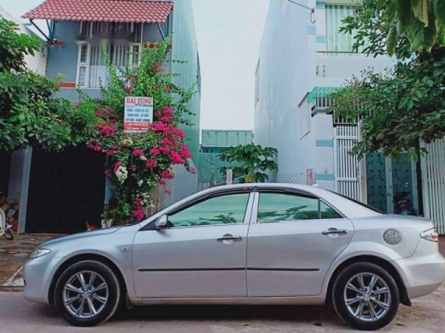 Cần bán gấp Mazda 6 năm sản xuất 2004, màu bạc, nhập khẩu0