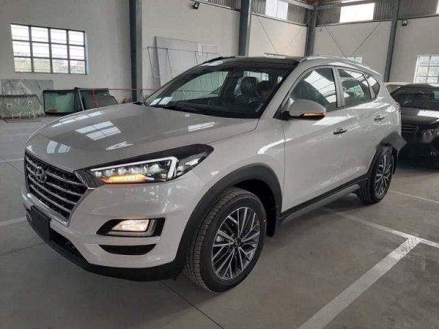 Bán Hyundai Tucson Facelift sản xuất 2019, màu trắng, giá 940tr0