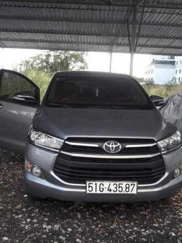 Cần bán gấp Toyota Innova đời 2017, màu xám, giá 685tr0