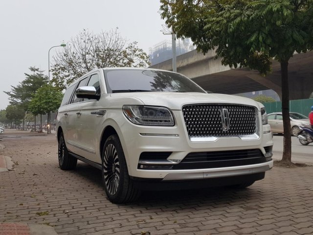 Bán Lincoln Navigator L Black Label màu trắng, nội thất nâu đỏ, xe sản xuất 2019, nhập khẩu nguyên chiếc mới 100%0