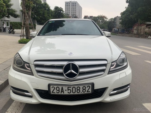 Bán xe Mercedes C200 đời 2012, màu trắng, 1 chủ từ đầu0