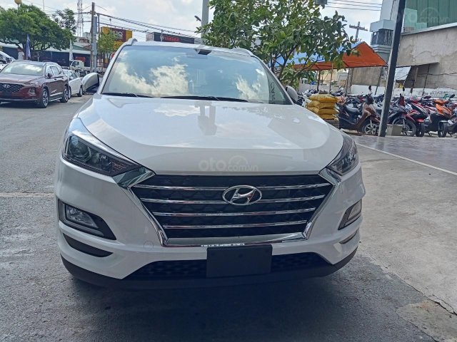 Hyundai Tucson 2019 2.0 AT tiêu chuẩn trắng+ xe mới về+ tặng phiếu 5 triệu