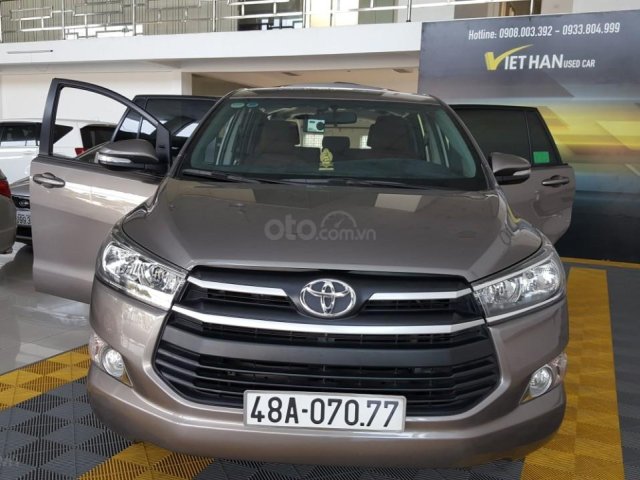 Bán Toyota Innova 2.0E màu nâu titan, số sàn, sản xuất 2018 xe như mới