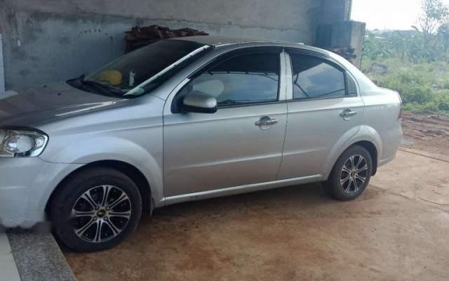 Cần bán lại xe Daewoo Gentra 2010, màu bạc0