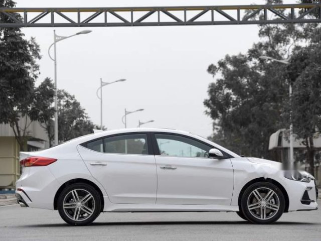 Bán Hyundai Elantra đời 2019, màu trắng, xe nhập, giá tốt0