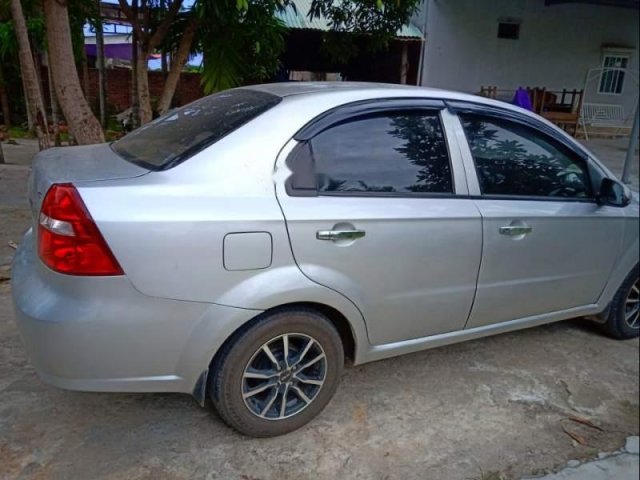 Cần bán lại xe Daewoo Gentra năm 2009, màu bạc xe gia đình