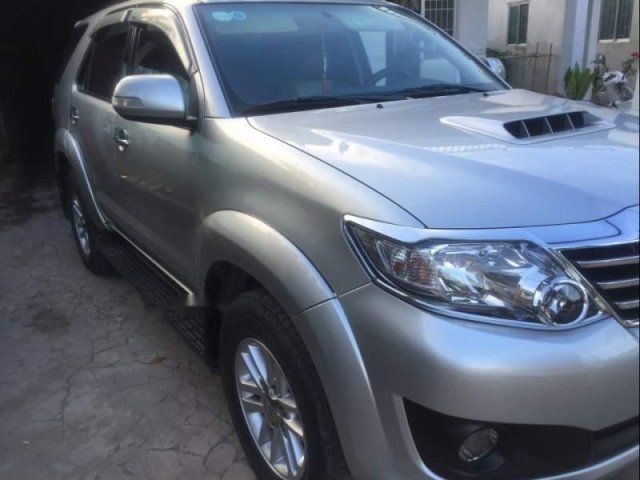 Bán ô tô Toyota Fortuner năm sản xuất 2014, màu bạc chính chủ