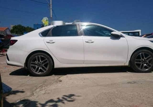 Bán xe Kia Cerato sản xuất năm 2019, màu trắng, giá 680tr0