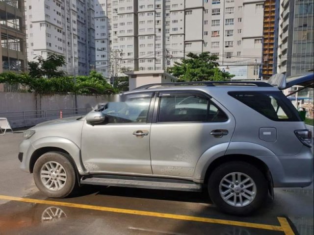 Bán Toyota Fortuner V đời 2014, màu bạc chính chủ0