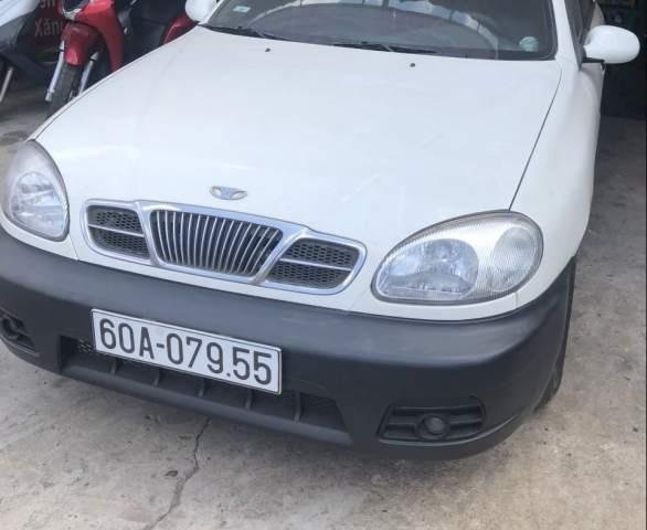 Bán ô tô Daewoo Lanos đời 2001, màu trắng, 5 vỏ còn mới 95%