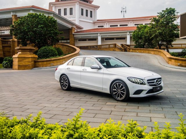 Bán xe Mercedes C200 2019, màu trắng, tặng 100% phí trước bạ tháng đón xuân 2020, đủ màu0