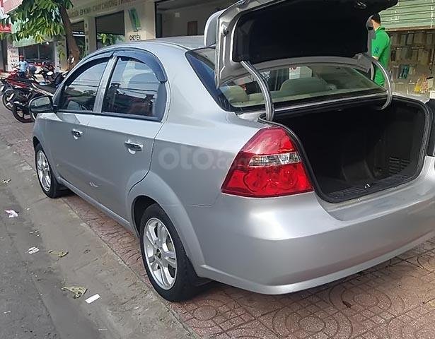 Bán xe Chevrolet Aveo năm sản xuất 2015, màu bạc0