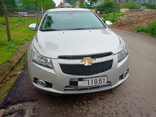 Cần bán Chevrolet Cruze LTZ 1.8 AT 2011, màu bạc0