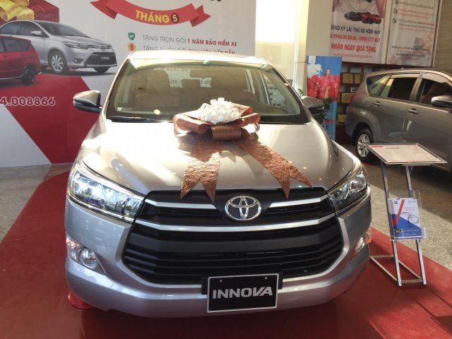 Toyota Tân Cảng bán Toyota Innova số tự động đời 2020 giá chỉ 817 triệu - nhiều ưu đãi hấp dẫn - bán trả góp lãi 0.3%0