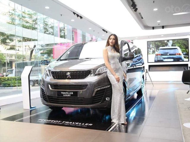 Bán ô tô Peugeot Traveller đời 2019, màu xám