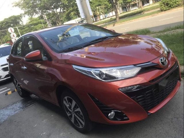 Cần bán xe Toyota Yaris sản xuất 2019, màu đỏ, xe nhập0