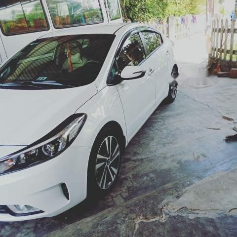 Cần bán lại xe Kia Cerato năm 2018, màu trắng, xe còn mới0