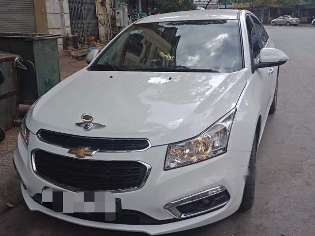 Cần bán Chevrolet Cruze 2018, màu trắng, còn như mới