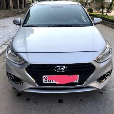 Cần bán lại xe Hyundai Accent Base năm sản xuất 2018, màu bạc chính chủ