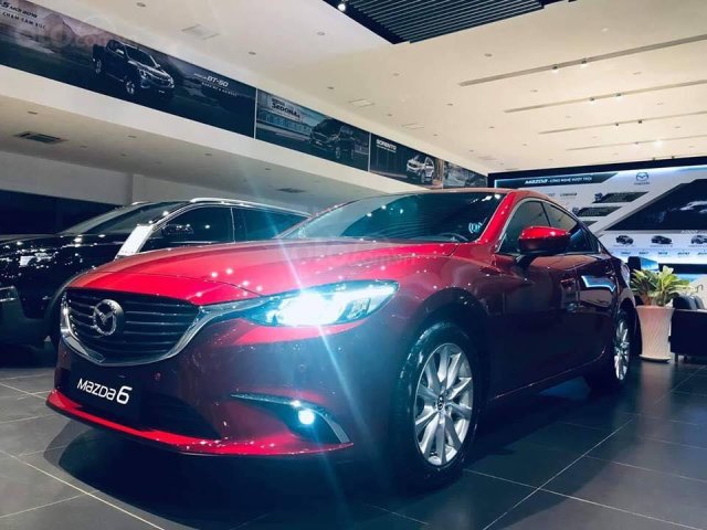 Bán xe Mazda 6 2019, màu đỏ, ưu đãi bảo hiểm thân vỏ 1 năm, hỗ trợ trả góp 90%0