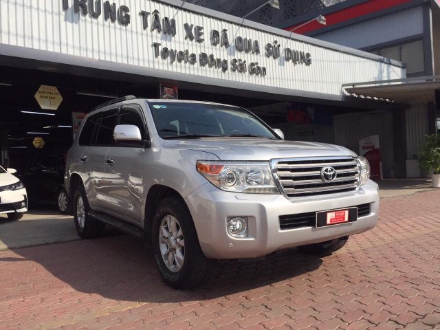 Bán Land Cruiser V8 2012, xe đẹp bảo hành chính hãng tại Toyota, chất lượng bao kiểm tra hãng