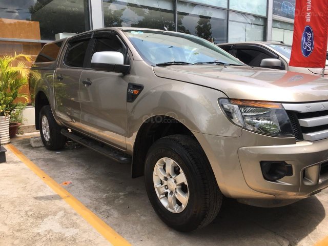 Bán xe Ranger số tự động, 1 cầu, màu ghi vàng, đời 2015