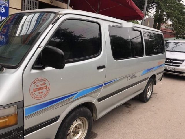 Bán xe Toyota Hiace đời 2000, màu xanh