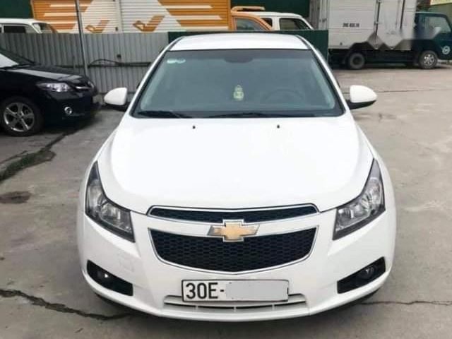 Cần bán xe Chevrolet Cruze năm sản xuất 2014, màu trắng số sàn0