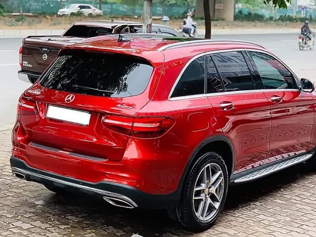 Bán Mercedes GLC 300 4Matic đời 2018, màu đỏ