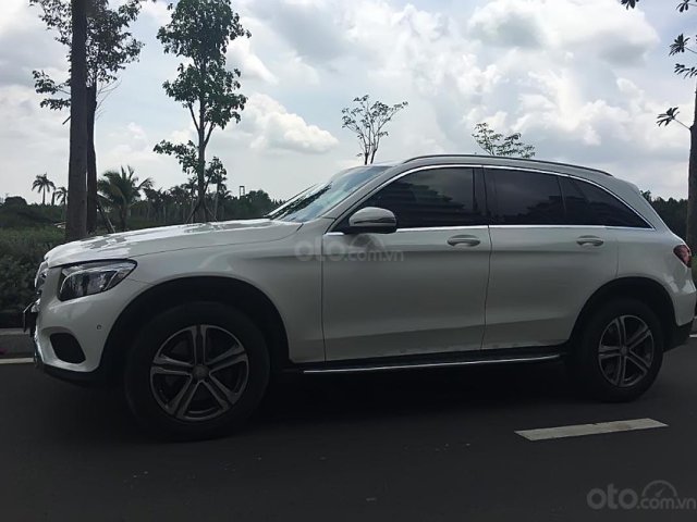 Bán xe Mercedes GLC 250 4Matic năm sản xuất 2016, màu trắng