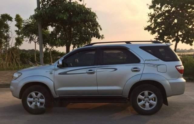 Bán Toyota Fortuner 2.5G 2010, màu bạc, máy dầu