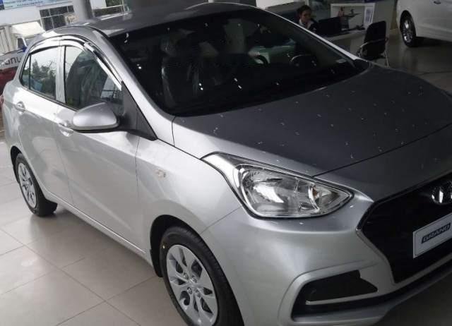 Cần bán xe Hyundai Grand i10 năm 2019, màu bạc, xe có sẵn