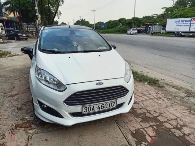 Bán Ford Fiesta đời 2014, màu trắng xe gia đình, 425tr