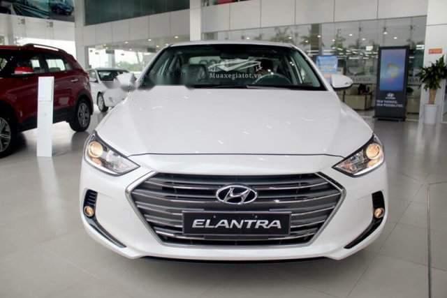 Cần bán Hyundai Elantra 2019, màu trắng, xe nhập