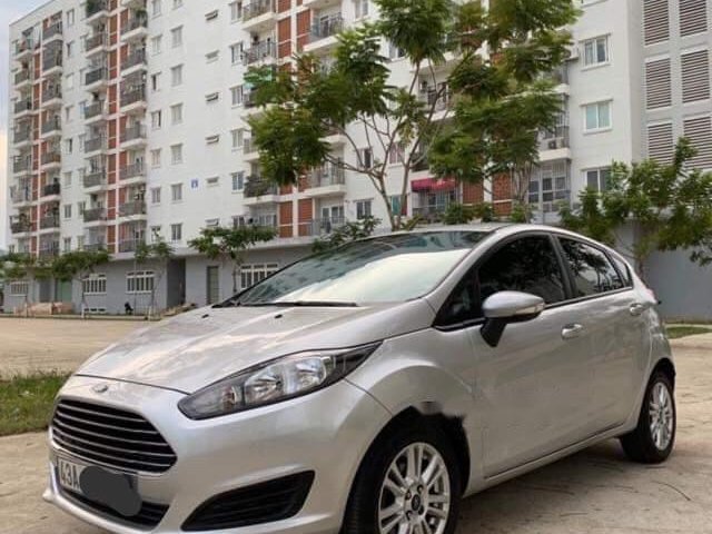 Cần bán xe Ford Fiesta 1.5 AT sản xuất năm 2014, xe gia đình