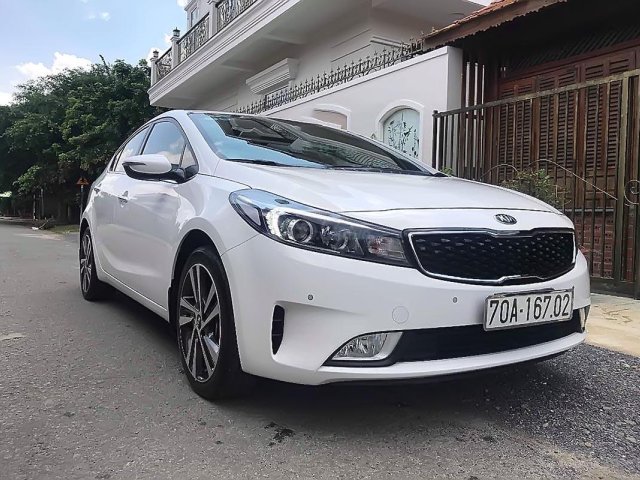 Cần bán Kia Cerato 1.6 số tự động, sản xuất 2018, xe đi được 20 ngàn cây0