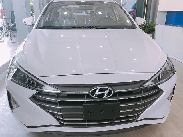 Bán Hyundai Elantra 1.6 MT sản xuất 2019, màu trắng