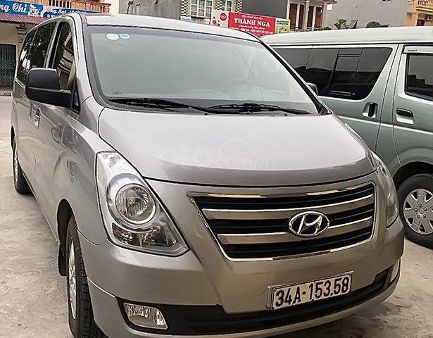 Cần bán Hyundai Grand Starex năm sản xuất 2016, màu bạc 0