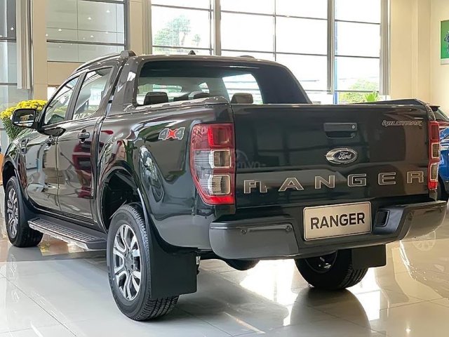 Cần bán Ford Ranger Wildtrak 2.0L 4x4 AT đời 2019, màu đen, nhập khẩu nguyên chiếc0
