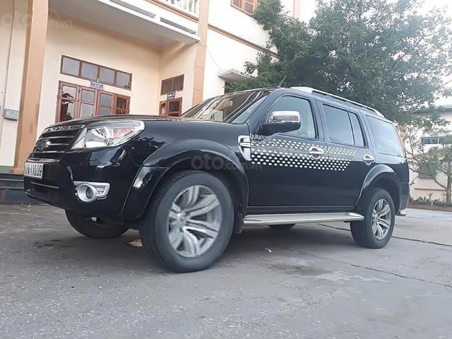 Xe Ford Everest đời 2011, màu đen