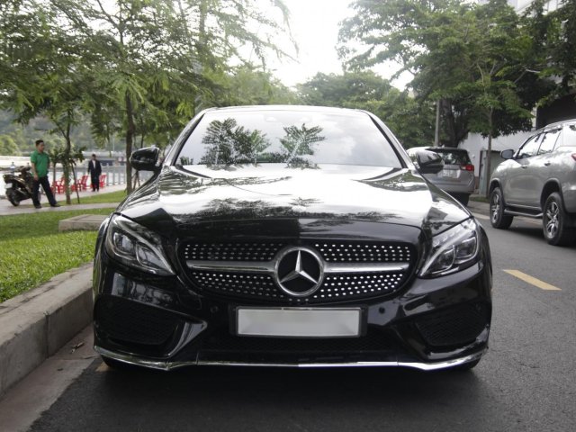 Cần bán Mercedes đời 2016, màu đen