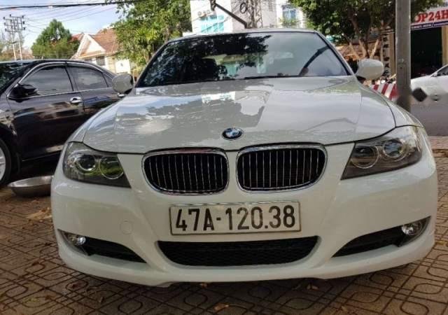 Bán BMW 325i 2011, màu trắng, nhập khẩu, 585 triệu0